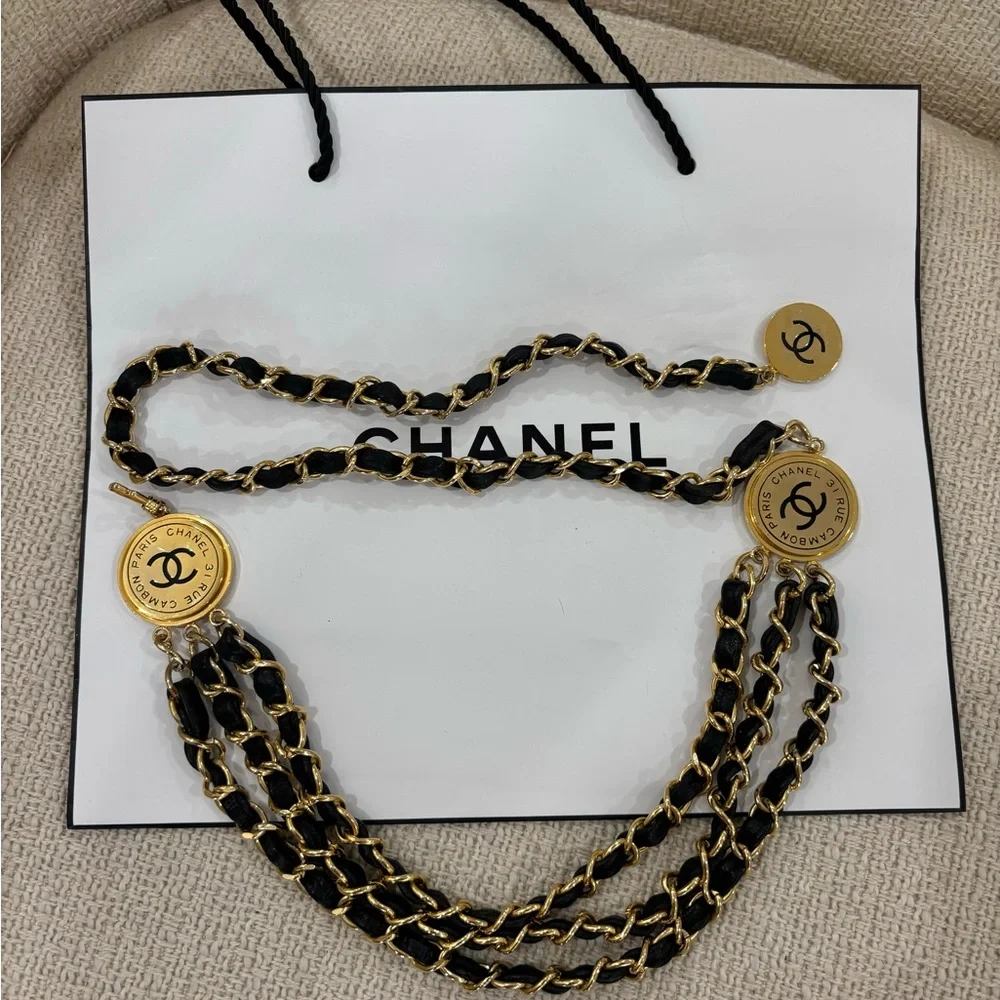 Authentic ICONIC RARE CHANEL Rue 31 Cambon vintage leather medallion belt 98cm